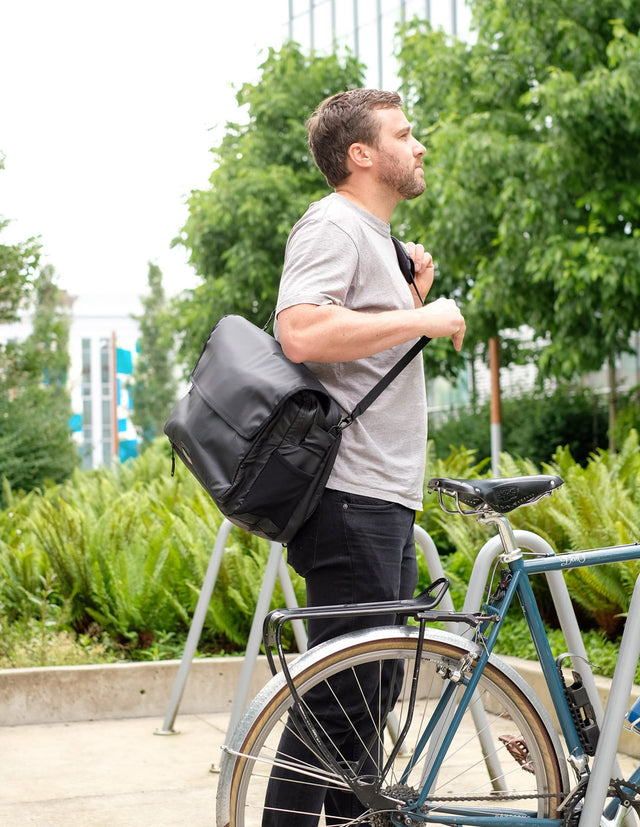 Two Wheel Gear Magnate Messenger Bag 